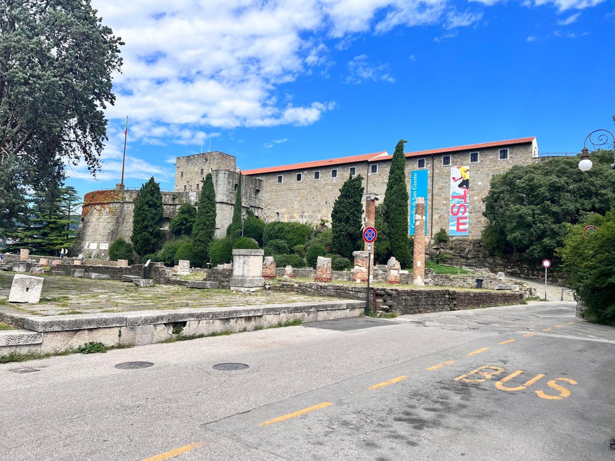 Appartamento Al Castello Trieste Exterior photo