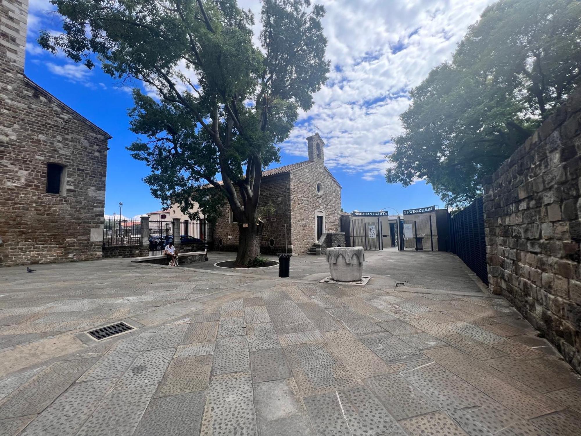 Appartamento Al Castello Trieste Exterior photo
